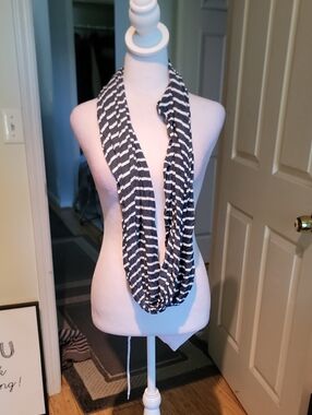 Vince. Striped Infinity Scarf - Black & White